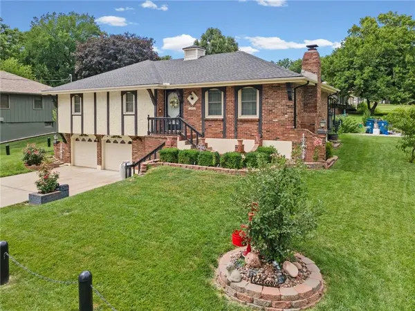 12720 E Silver LN, Sugar Creek, MO 64050