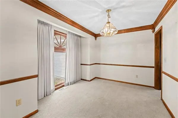 8639 Greenway LN, Lenexa, KS 66215