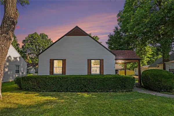 5016 W 51st ST, Roeland Park, KS 66205
