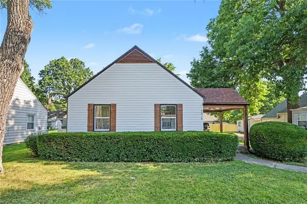 5016 W 51st ST, Roeland Park, KS 66205