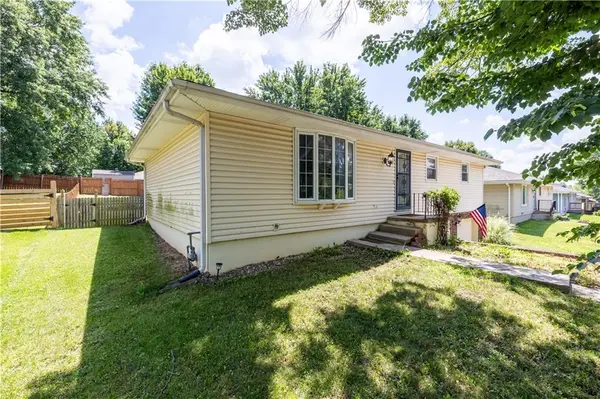 2209 N Leonard RD, St Joseph, MO 64506