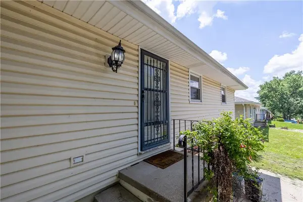 2209 N Leonard RD, St Joseph, MO 64506