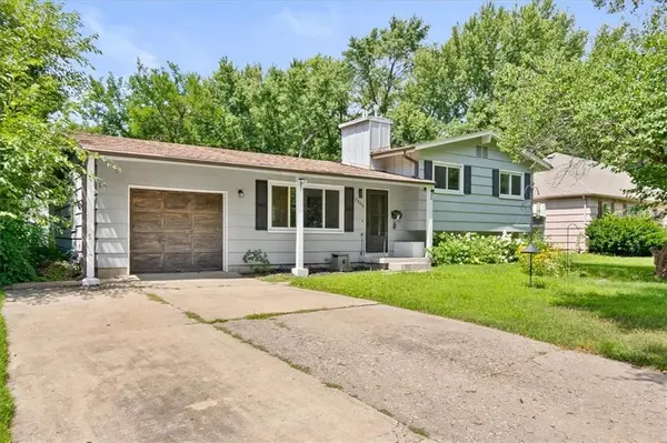 7306 Larsen LN, Shawnee, KS 66203