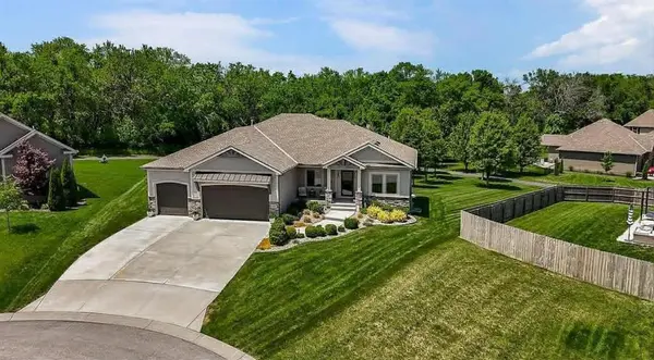 9305 SW Sushi CIR, Lee's Summit, MO 64064