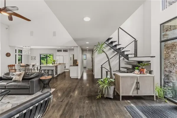 612 NW 40th TER, Kansas City, MO 64116