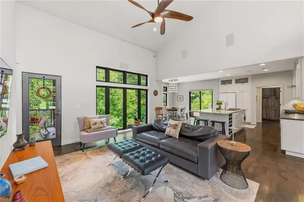 612 NW 40th TER, Kansas City, MO 64116
