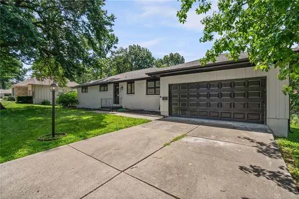 8819 E 61st ST, Raytown, MO 64133