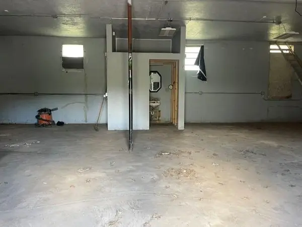 420 SW 7th TER, Blue Springs, MO 64015