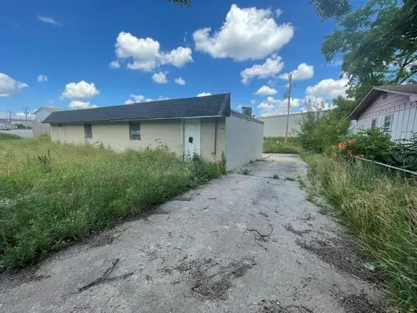 420 SW 7th TER, Blue Springs, MO 64015