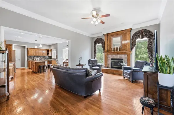 269 N Overlook ST, Olathe, KS 66061