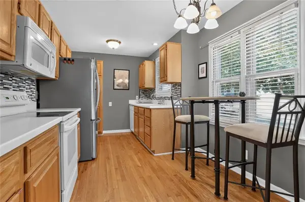 5317 W 50th TER, Roeland Park, KS 66205