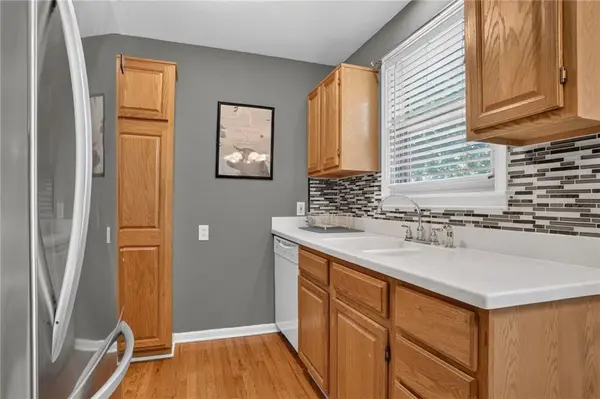 5317 W 50th TER, Roeland Park, KS 66205