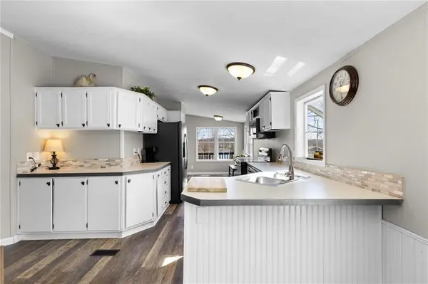 89 Lakeview LN, Linn Valley, KS 66040