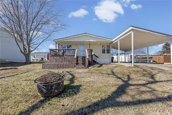 89 Lakeview LN, Linn Valley, KS 66040