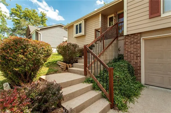 1112 SW 24th Street CT, Blue Springs, MO 64015