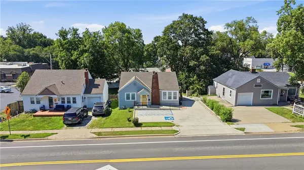 102 SW 2nd ST, Lee's Summit, MO 64063
