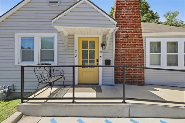 102 SW 2nd ST, Lee's Summit, MO 64063