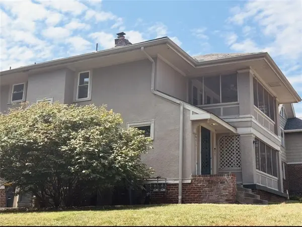 201 W 51st TER, Kansas City, MO 64112