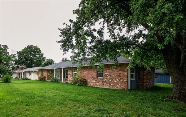 818 Sycamore ST, Lacygne, KS 66040