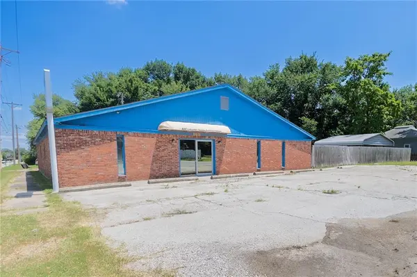 1201 S Willow ST, Coffeyville, KS 67337