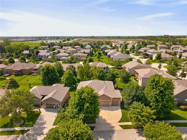 18425 W 193 TER, Spring Hill, KS 66083