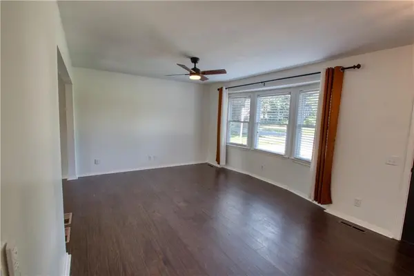 8938 Knox LN, Overland Park, KS 66212
