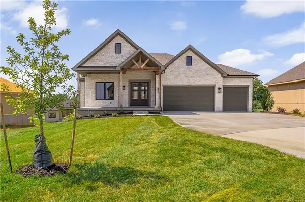 24621 W 60th TER, Shawnee, KS 66226