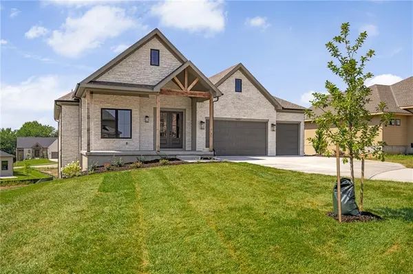 24621 W 60th TER, Shawnee, KS 66226