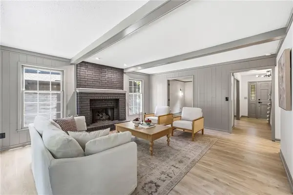 8009 Hallet ST, Lenexa, KS 66215