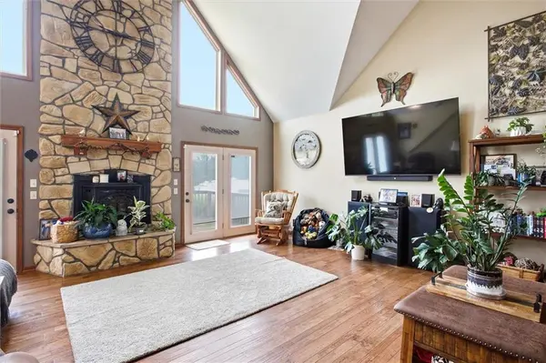 3776 Delaware RD, Pomona, KS 66076