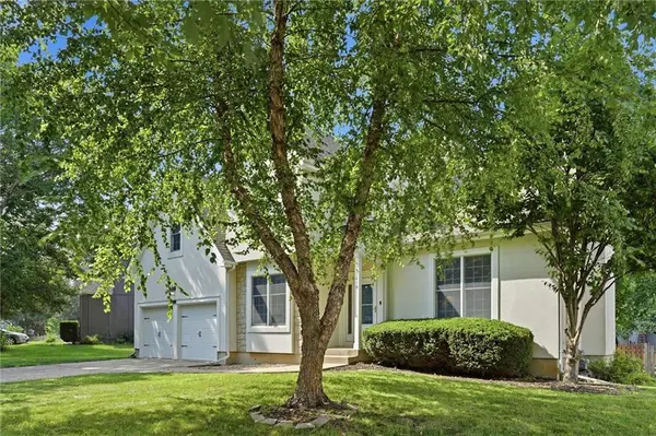 5216 W 158th PL, Overland Park, KS 66224