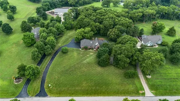 2530 Greenwood DR, Ottawa, KS 66067