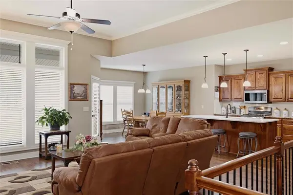 311 Crestview CT, Raymore, MO 64083