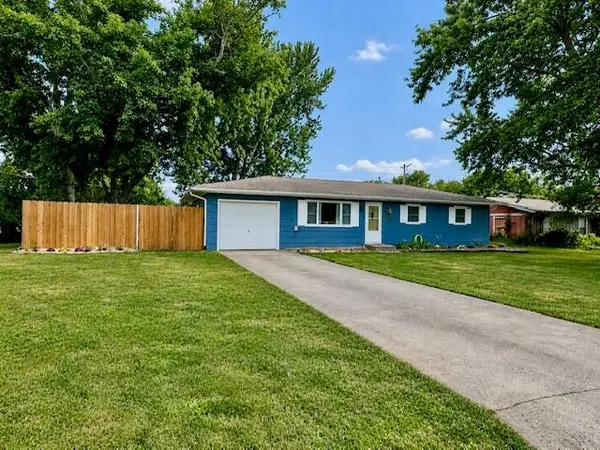 721 E Garfield ST, Iola, KS 66749