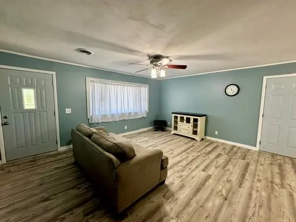 721 E Garfield ST, Iola, KS 66749
