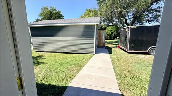 1402 W Walnut ST, Nevada, MO 64772