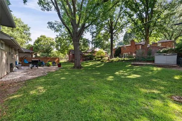 5223 Cody ST, Shawnee, KS 66203