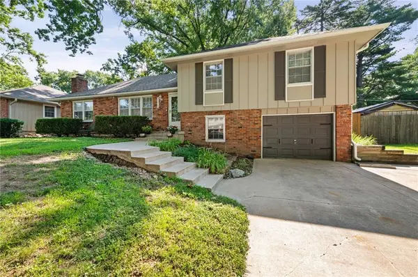 5223 Cody ST, Shawnee, KS 66203
