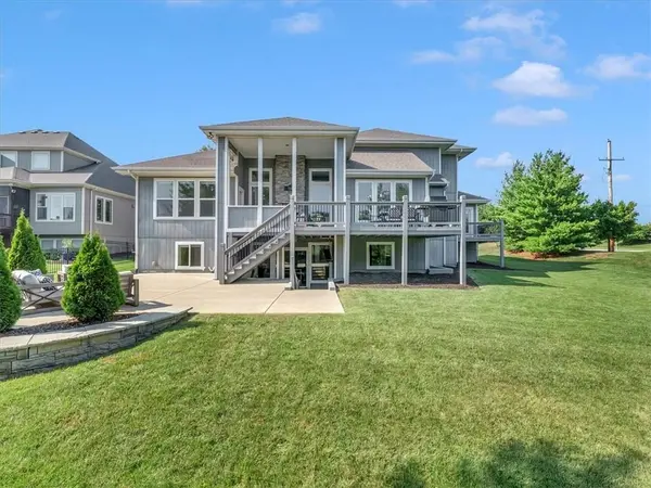 11901 W 160th PL, Overland Park, KS 66221