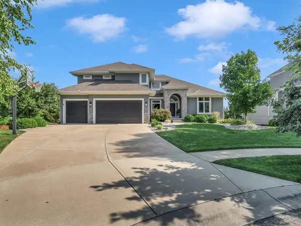 11901 W 160th PL, Overland Park, KS 66221