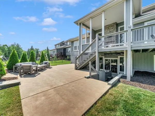 11901 W 160th PL, Overland Park, KS 66221