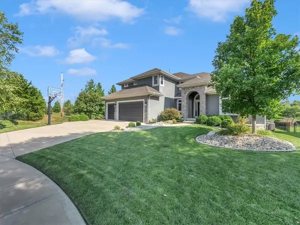 11901 W 160th PL, Overland Park, KS 66221
