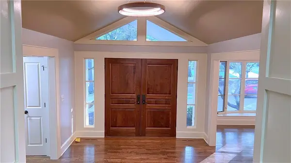 10229 Hemlock DR, Overland Park, KS 66212