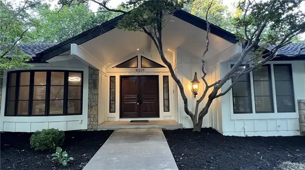 10229 Hemlock DR, Overland Park, KS 66212