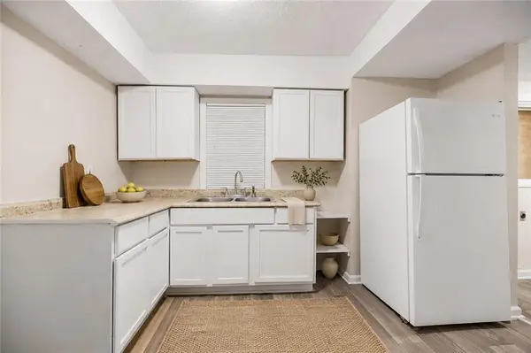 8411 Olive ST, Kansas City, MO 64132