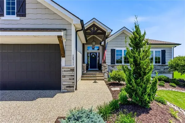 13711 Woodland Ranch DR, Lone Jack, MO 64086