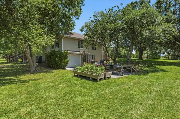 1116 W Hubach Hill RD, Raymore, MO 64083