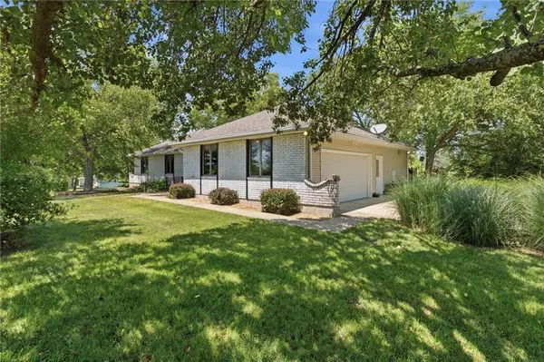 1116 W Hubach Hill RD, Raymore, MO 64083