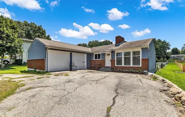 9805 E 33RD ST, Independence, MO 64052