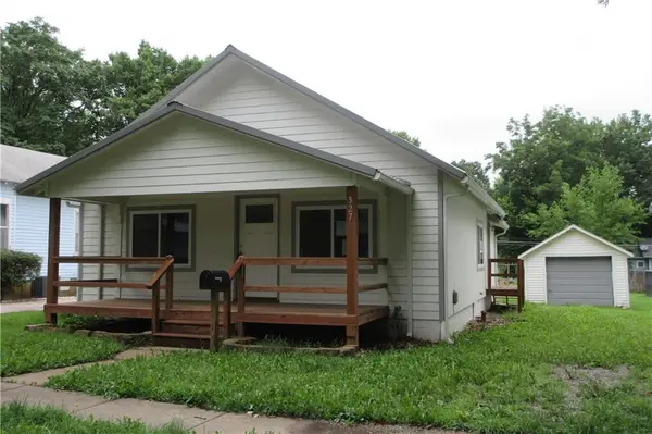 327 W 9th AVE, Garnett, KS 66032